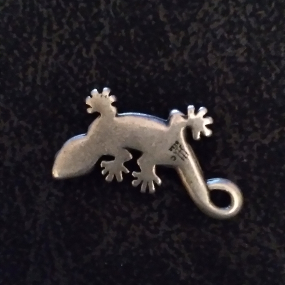 Vintage Retired Gecko charm by James Avery - Picture 2 of 2
